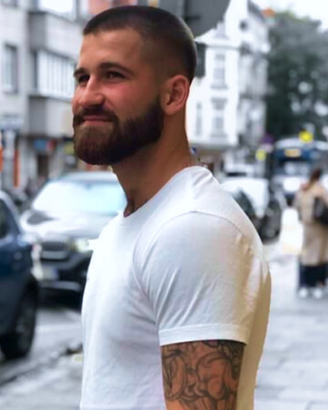 Valentin, 27
